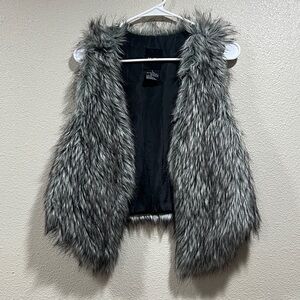 Me Jane Faux Fur Vest in Gray and Black